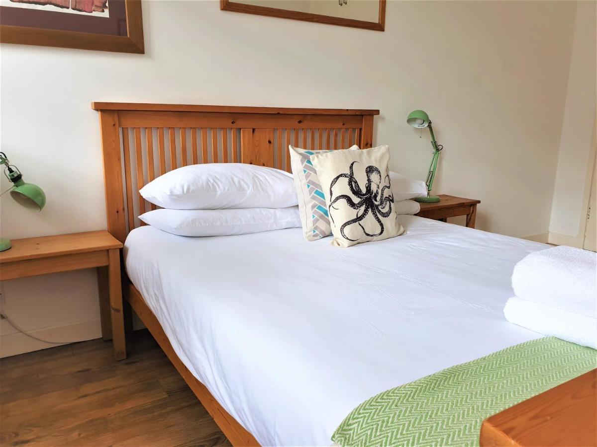 Canongate - Spacious And Historic 2 Bed Flat On Royal Mile Appartement Edinburgh Buitenkant foto