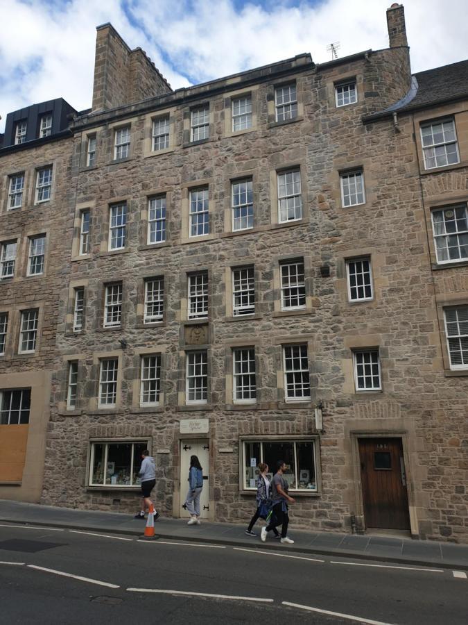 Canongate - Spacious And Historic 2 Bed Flat On Royal Mile Appartement Edinburgh Buitenkant foto